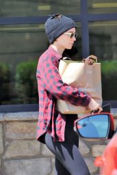 Rooney Mara Street Style - Picks up Some Groceries in Los Feliz, CA 4/18/2017