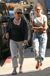 Sarah Hyland in Ripped Jeans - Visiting a Medical Building in Beverly Hills 3/31/2017