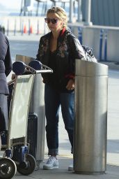 Sarah Michelle Gellar Travel Outfit - JFK Airport 5/4/2017