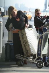 Sarah Michelle Gellar Travel Outfit - JFK Airport 5/4/2017