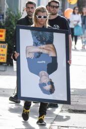 Sofia Richie - Holds Framed Photograph of Lou Reed, Los Angeles 04/24/2017