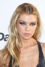 Stella Maxwell on Red Carpet at Daily Front Row’s Fashion Los Angeles Awards 2017