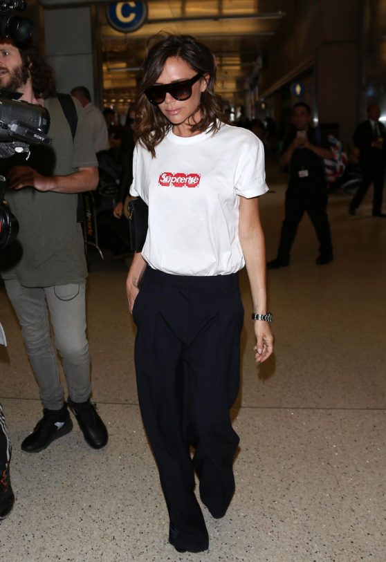 Victoria Beckham - LAX International Airport in Los Angeles 4/17/2017 ...