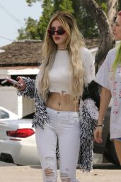 Bella Thorne Casual Style - North Hollywood, 05/08/2017