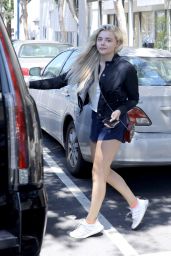 Chloe Grace Moretz is All Smiles - Leaves Yoga Class in West Hollywood 05/23/2017