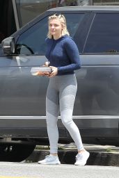Chloe Moretz in Tight Fitting Activewear - Carries Some Takeout From Aroma Cafe in LA 05/05/2017
