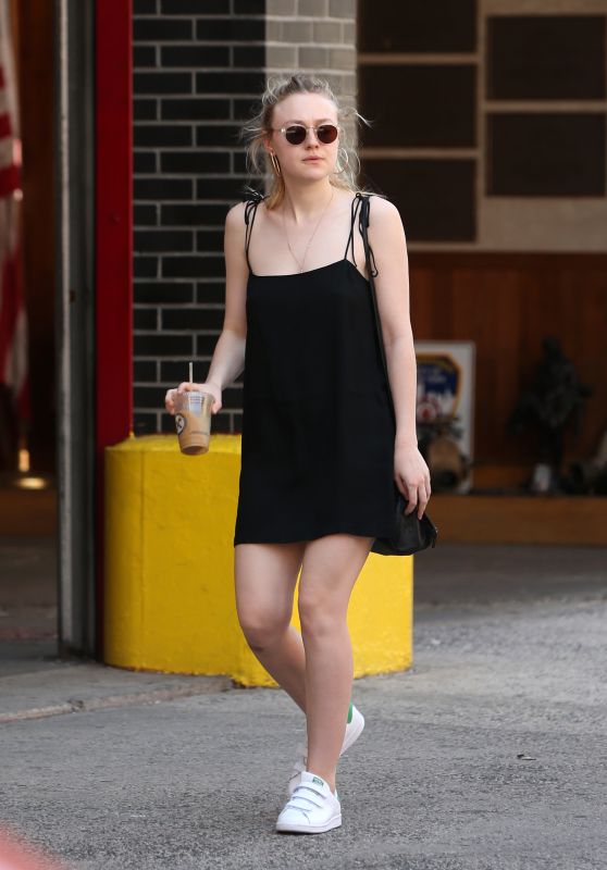 Dakota Fanning Street Style - New York City 05/19/2017
