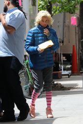 Elizabeth Banks - "The Muppets" Filming in New York 05/16/2017