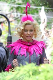 Elizabeth Banks - "The Muppets" Filming in New York 05/16/2017