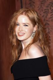 Ellie Bamber - Chanel Cruise 2017/2018 Collection fashion show in Paris 05/03/2017
