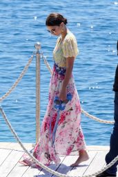 Emily Ratajkowski - Arriving at Eden Rock in Cannes, France 05/17/2017
