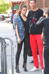 Hailee Steinfeld Meets Her Fans as She Leaves Her Hotel in NYC 05/03/2017