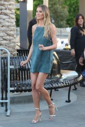 Heidi Klum Shows Off Her Long Legs - Visiting "EXTRA Today" in LA 05/01/2017
