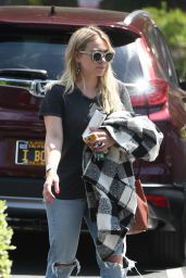 Hilary Duff - Enjoy the Memorial Day at The Counter Burger in Studio City, CA 05/29/2017