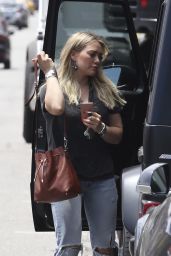 Hilary Duff - Enjoy the Memorial Day at The Counter Burger in Studio City, CA 05/29/2017