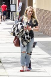 Hilary Duff - Enjoy the Memorial Day at The Counter Burger in Studio City, CA 05/29/2017