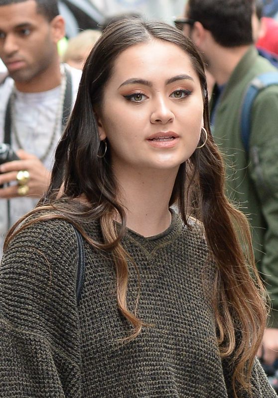Jasmine Thompson at AOL Build Series in NYC 05/23/2017
