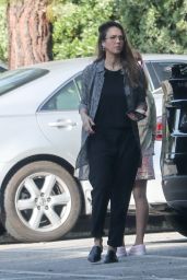 Jessica Alba and Her New Tesla Model X - Los Angeles 05/04/2017