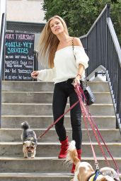 Joanna Krupa - Picking Up Her Dogs From Sam