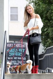 Joanna Krupa - Picking Up Her Dogs From Sam