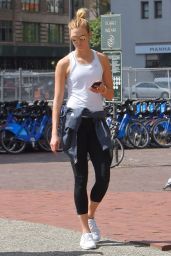 Karlie Kloss - Enjoys a Stroll in Manhattan in NYC 05/15/2017