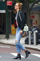 Karlie Kloss Urban Outfit - NYC 05/09/2017
