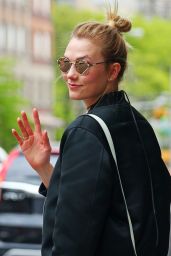 Karlie Kloss Urban Outfit - NYC 05/09/2017