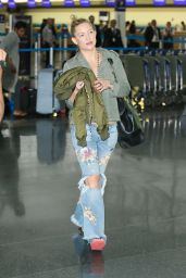 Kate Hudson in Ripped Jeans at JFK in NY 04/29/2017