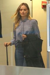 Margot Robbie at the LAX Airport in Los Angeles 05/18/2017