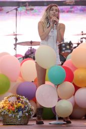 Miley Cyrus Performing at 102.7 KIIS FM