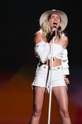 Miley Cyrus Performs at Billboard Music Awards in Las Vegas 05/21/2017