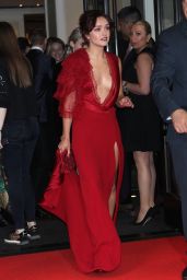 Olivia Cooke at MET Gala in New York 05/01/2017
