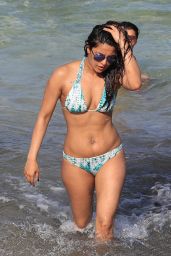 Priyanka Chopra Shows Off Her Bikini Body - Beach in Miami, FL 05/15/2017