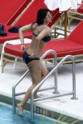 Priyanka Chopra Shows Off Her Bikini Body - Hotel Pool in Miami 05/12/2017