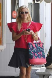 Reese Witherspoon at a Lunch Meeting in Los Angeles 05/03/2017