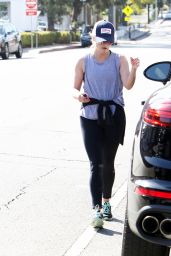 Reese Witherspoon in Spandex - Morning workout in Brentwood 05/07/2017