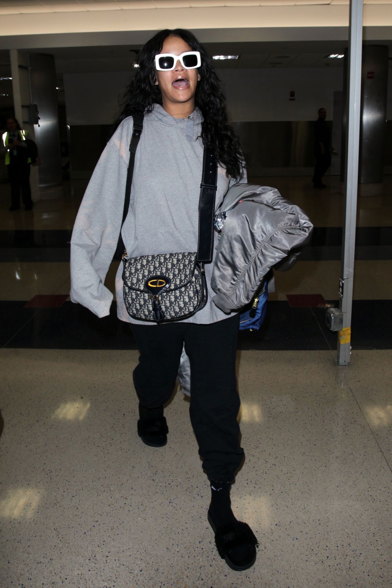 Rihanna at LAX Airport October 5, 2008 – Star Style