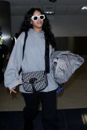 Rihanna Travel Outfit - LAX Airport in Los Angeles 05/05/2017