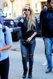Shakira Casual Style - Out in New York 05/17/2017