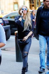 Shakira Casual Style - Out in New York 05/17/2017