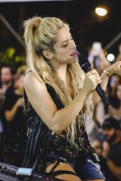 Shakira Performs Live at Intimate Miami Open Air Venue on Memorial Day Weekend 05/27/2017