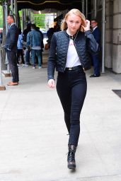 Sophie Turner in Tight Jeans - Out in NYC 04/30/2017