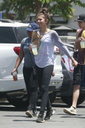 Zendaya - Goes for a Memorial Day Hike With Her Friends in Los Angeles 05/29/2017