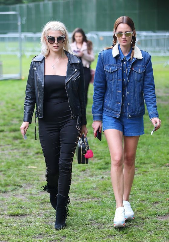 Ashley James and Charlotte de Carle - Mighty Hoopla Festival, Victoria Park in London 06/04/2017