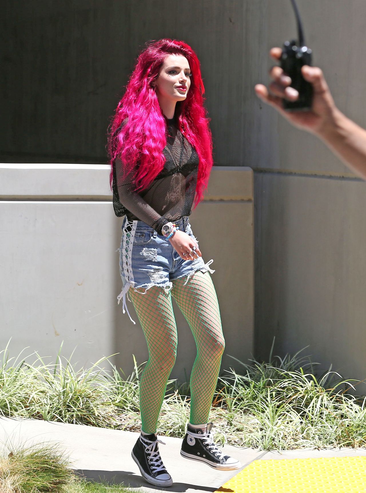 Bella Thorne Shows Off Her New Freshly Bright Red Dyed Hair Los