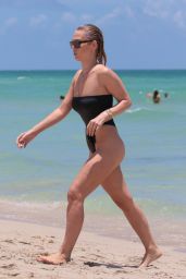 Bianca Elouise in Swimsuit at Miami Beach 06/24/2017