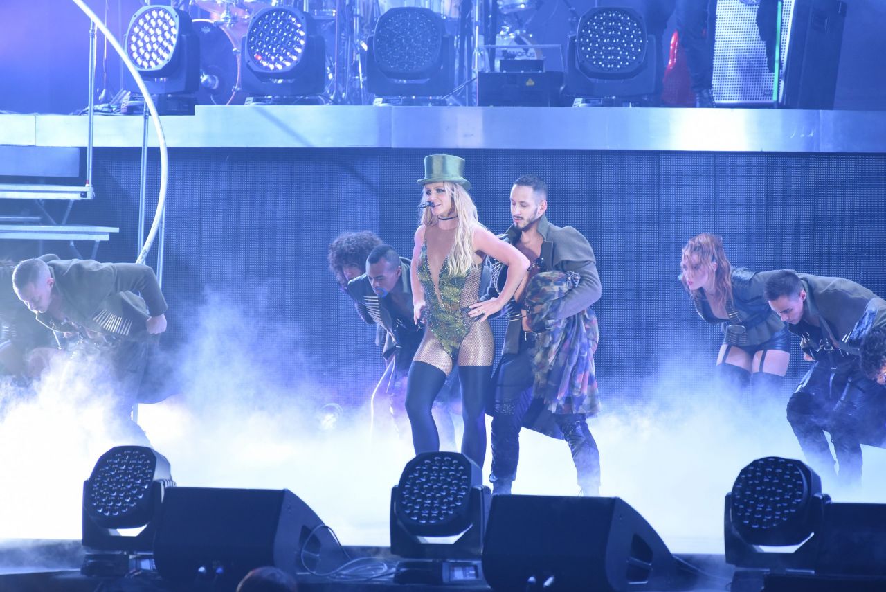 https://celebmafia.com/wp-content/uploads/2017/06/britney-spears-performs-live-in-taipei-taiwan-06-13-2017-13.jpg