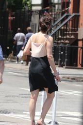 Carla Gugino Street Style - New York 06/11/2017