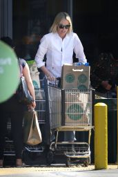 Charlize Theron - Out for Grocery Shopping in Beverly Hills 06/09/2017