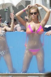 Chloe Meadows Wearing Bikini - Poolside in Dubai, May 2017